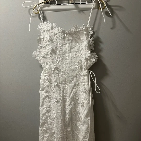 Elegant Cream Floral Maxi Dress - Picture 10 of 11